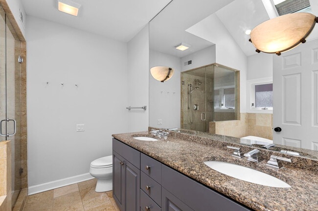 Building Photo - 2725 N Magnolia Ave