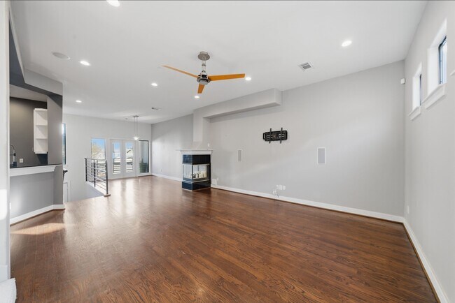 Building Photo - 1628 Van Buren St