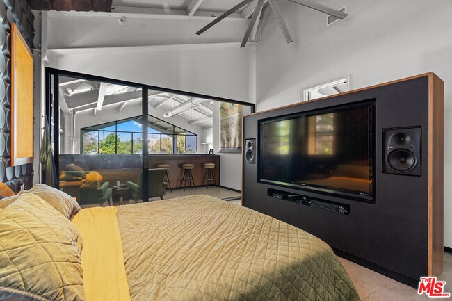 Building Photo - 548 Rose Ave