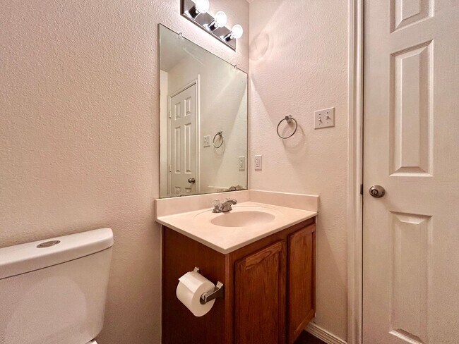 Building Photo - 102 Adamae Ln