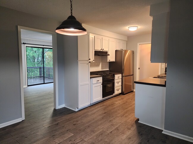 Building Photo - 415 Christopher Dr