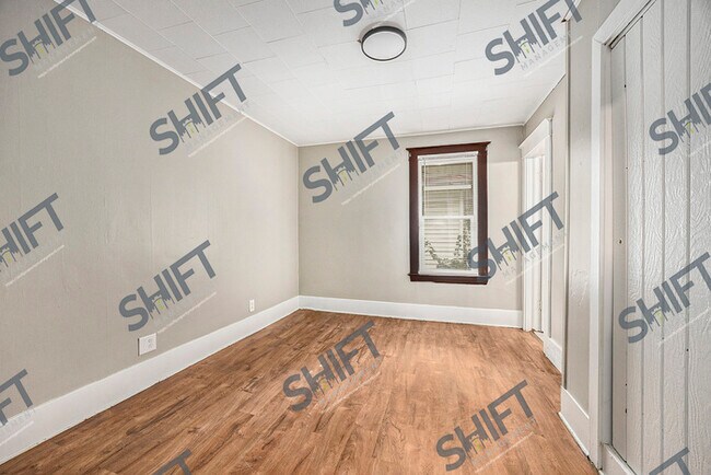 Building Photo - 218 Page St NE