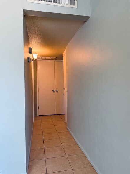 Building Photo - 1307 E Colter St