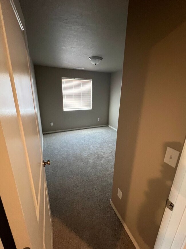 Building Photo - Newer Construction, Edgewood Plan