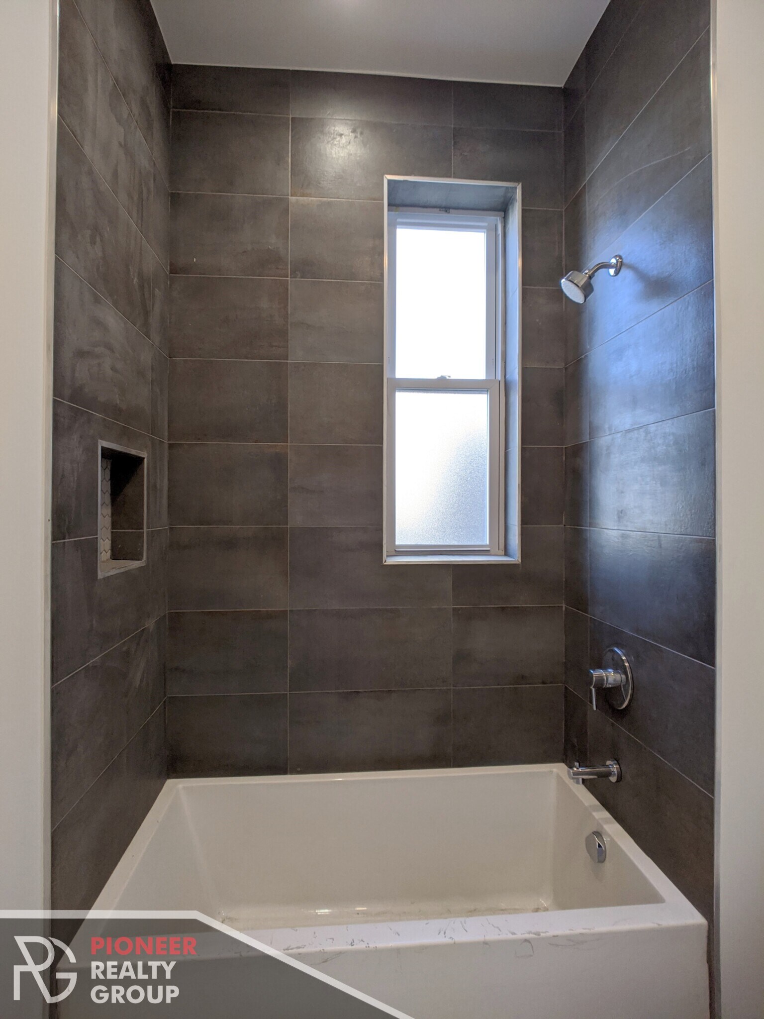 Building Photo - 2121 W Belmont Ave