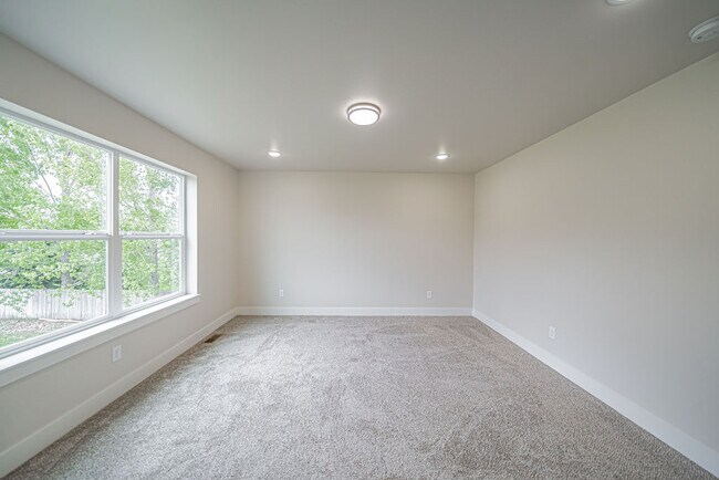 Building Photo - 2988 Huntshire Ave