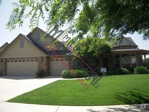 Building Photo - HOUSE