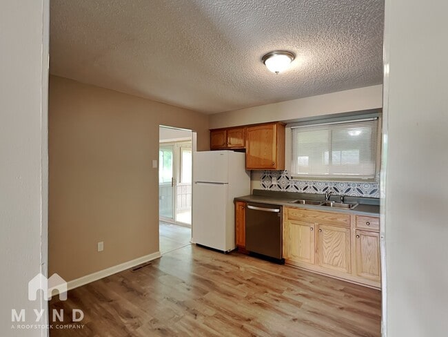 Building Photo - 6659 Rosetree Dr