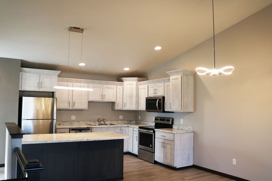 Building Photo - 3616 S Outfield Cir
