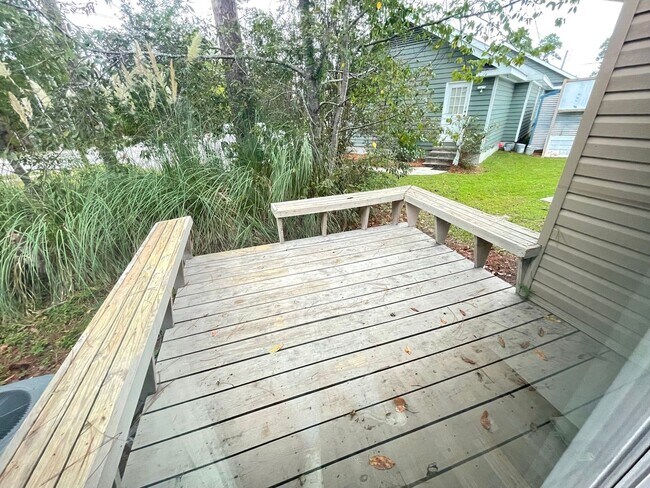 Building Photo - Southern Villas 33