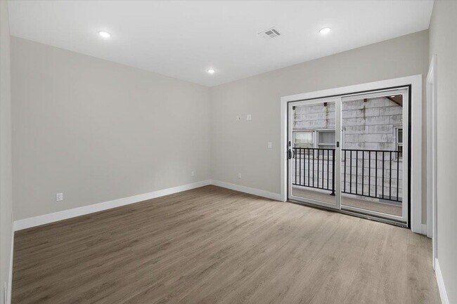 Building Photo - 327 69th St