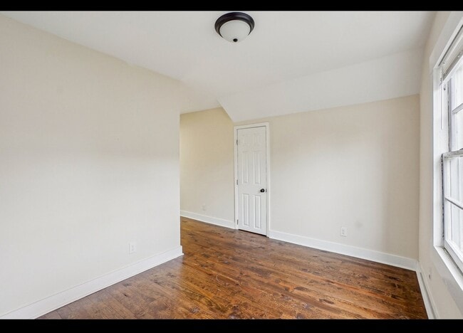 Building Photo - 623 Park Ave