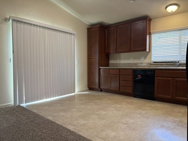 Building Photo - Don’t miss out on this 3 bedroom/2bath home!!!