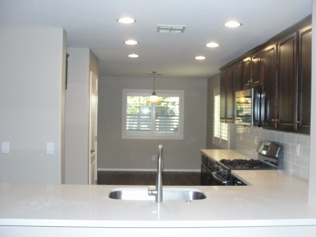 Building Photo - 2213 E Stacey Rd