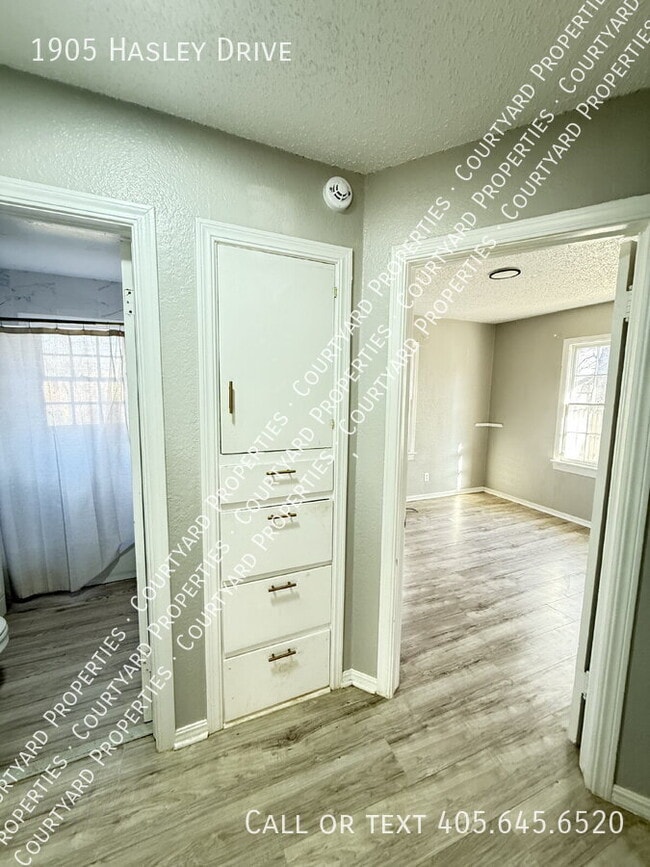 Building Photo - 1905 Hasley Dr