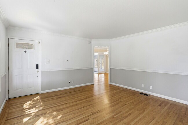 Building Photo - 933 Barstow Ct