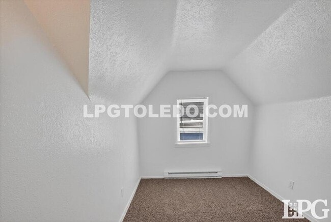 Building Photo - 921 Berry St