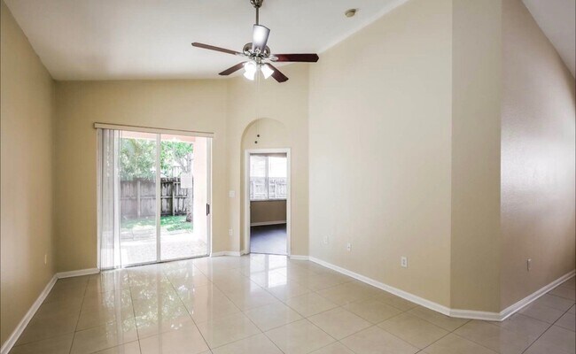 Building Photo - 2151 NE 37th Rd