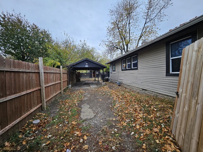 Building Photo - 4009 Oliver Ave