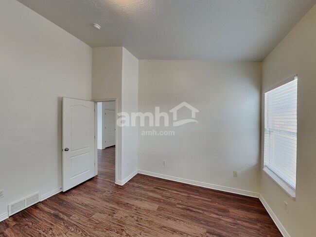 Building Photo - 8073 S Madison Nan Dr