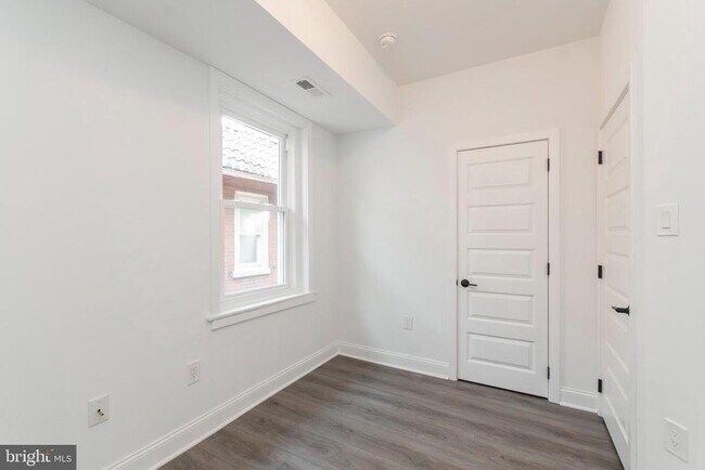 Building Photo - 4238 Spruce St