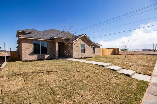 Building Photo - 2700 Tampa Bay Ave