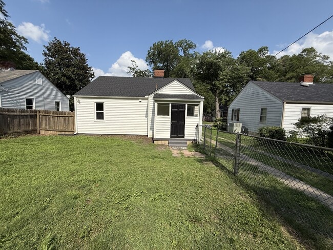 Building Photo - 1302 Highland Ave