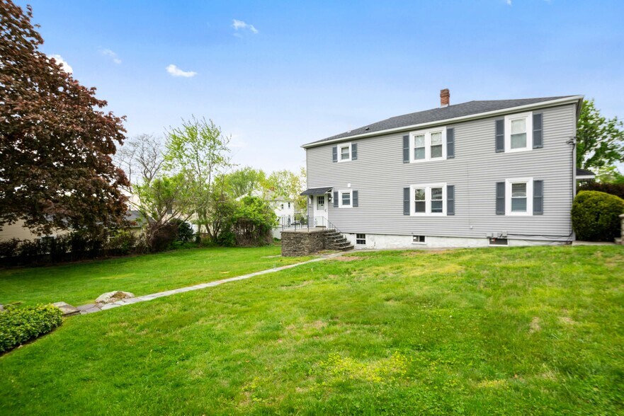 Building Photo - 5 Goulart Ave