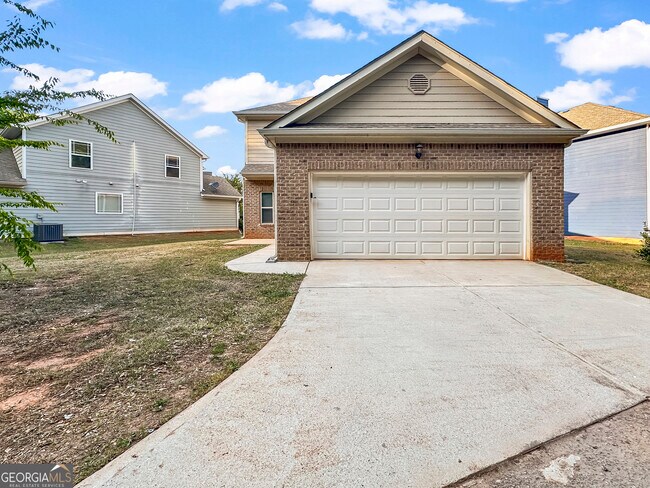 Building Photo - 230 Daisy Cir