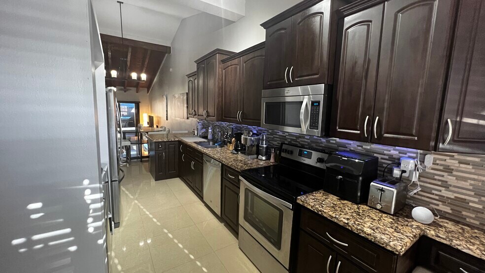 Kitchen - 2310 Elm Ct