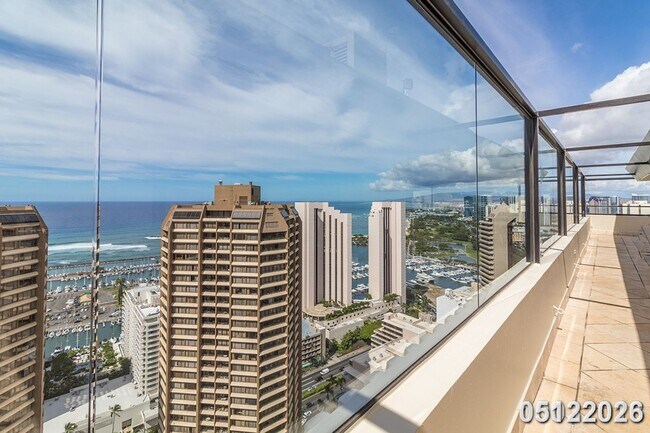 Building Photo - The Windsor, 1bd, 1.5ba, 1prking, Must See, Avail today!