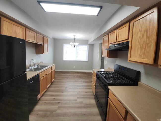 Building Photo - 38042 Dow Ct