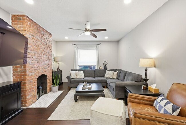 Building Photo - 621 Reinhard Ave