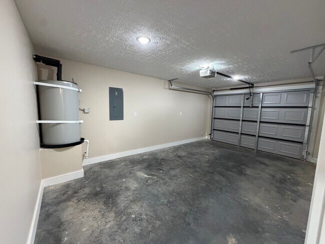 Building Photo - Nestled Tri-Plex in the Heart of Greenfield, TN