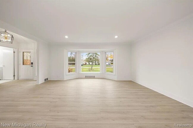 Building Photo - Newly Remodeled House with In-Ground Pool