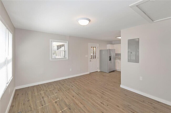 Building Photo - 455 Westside School Rd