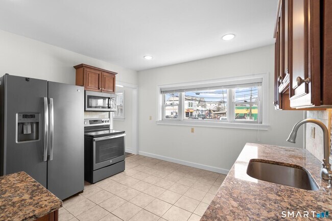 Building Photo - 712 Madison Ave