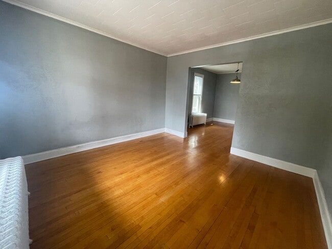 Building Photo - Beautiful 3 Bedroom Home