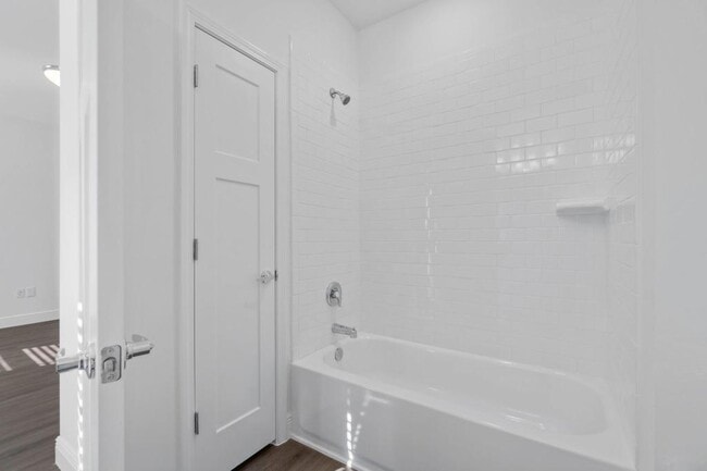 Building Photo - 525 Hill Ln