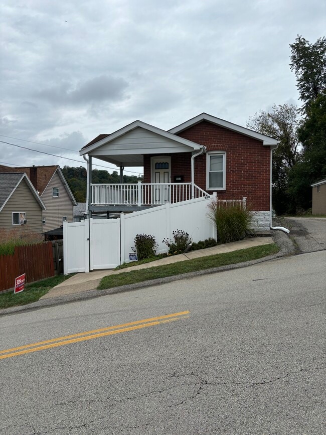 Building Photo - 912 Highland Ave