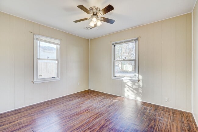 Building Photo - Stylish Home with Covered Deck & Easy I-44...