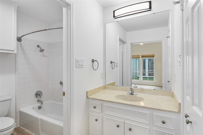 Building Photo - 415 Towne Park Trail