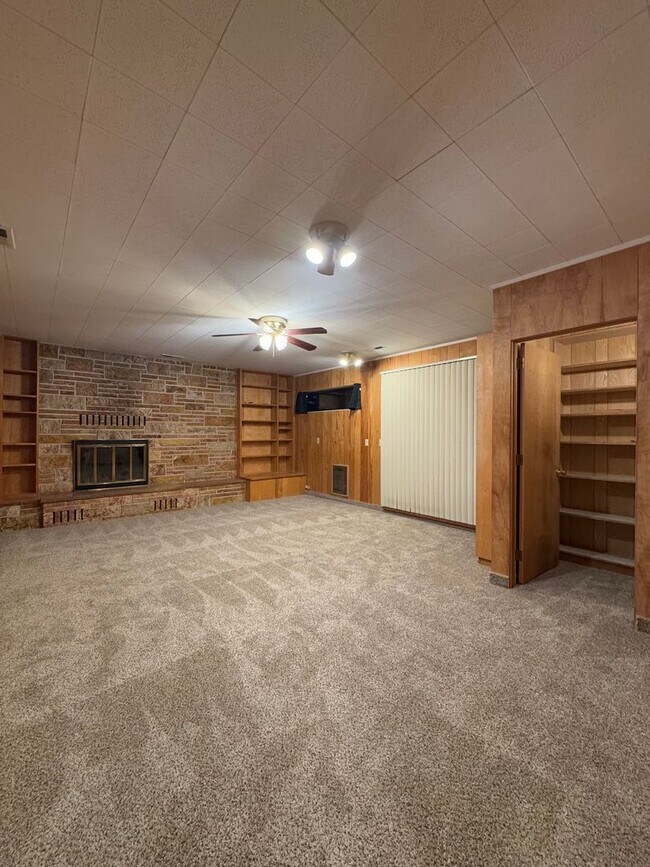 Building Photo - Expansive Updated Home with Creek Views & Prime Location