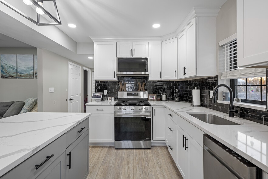 Building Photo - 207 Woodlawn Ave