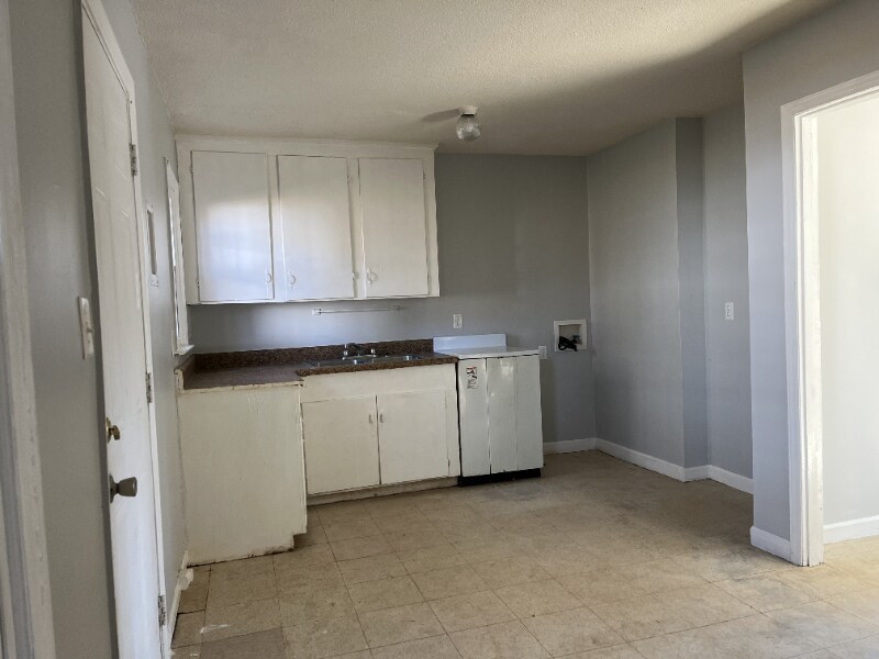 Building Photo - 2667 Dr Carver Rd