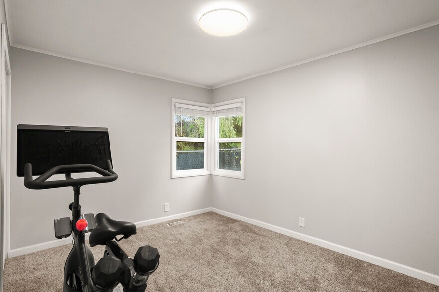 Building Photo - 755 NE 5th St