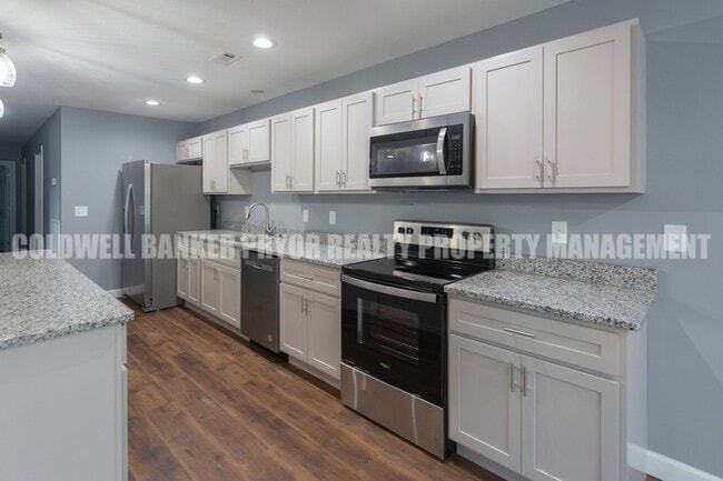 Building Photo - 360 Main St