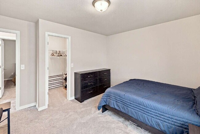 Building Photo - Beautiful 2025-Built 5 Bedroom Home with Finished Walk-Out Basement