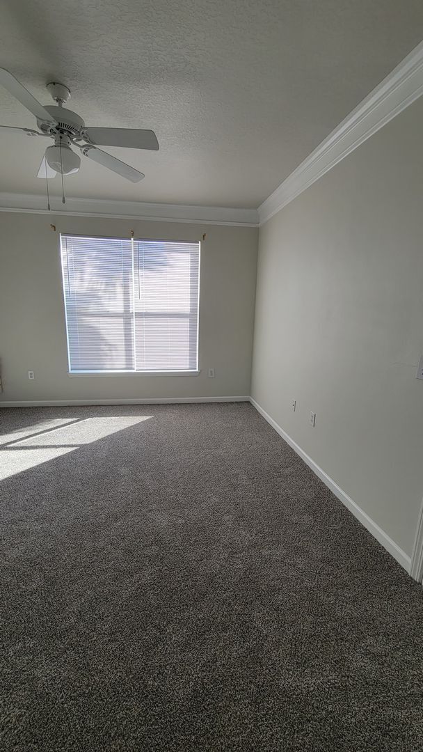 Building Photo - The Villas Condominiums  2/2 AVAILALBE NOW!