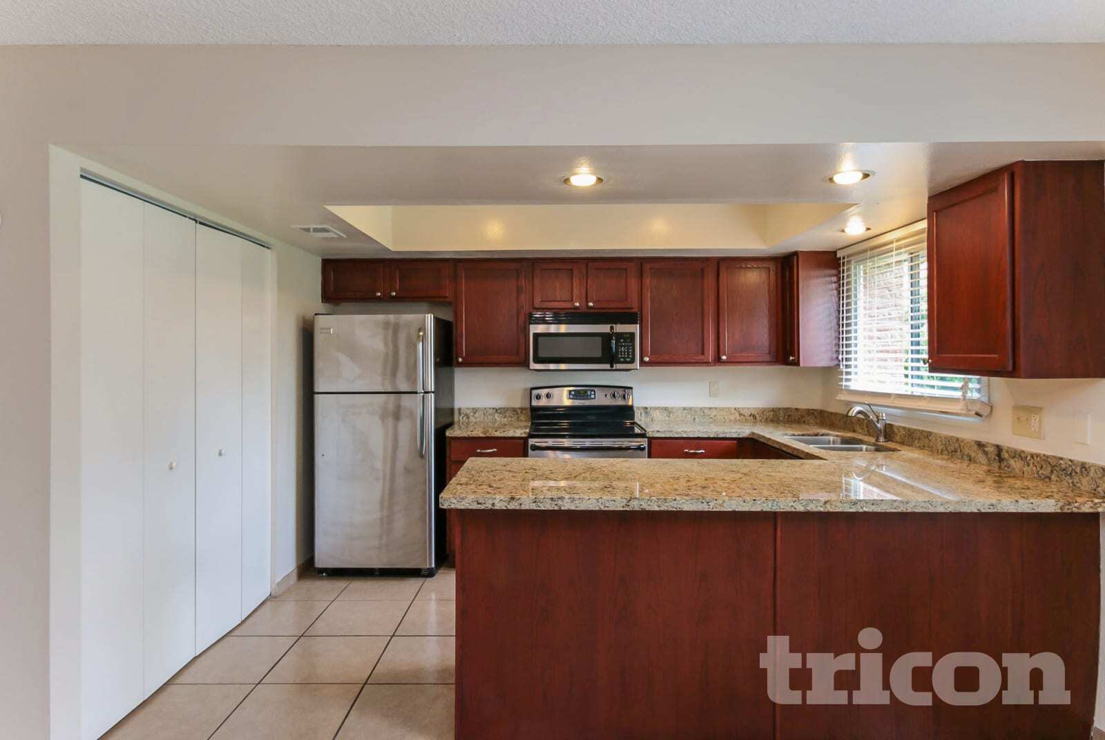 Building Photo - 5025 S Mill Ave